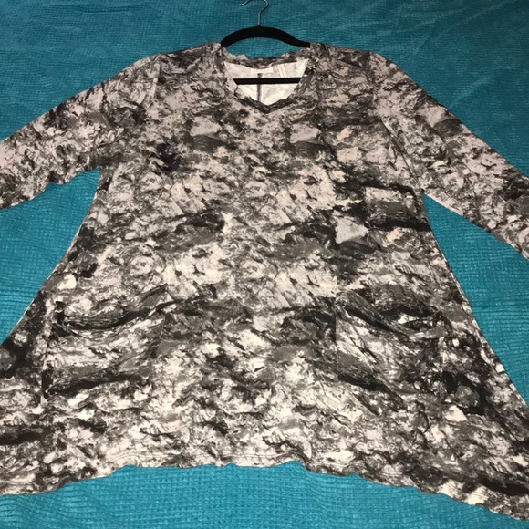 LOGO Lori Goldstein marble tunic